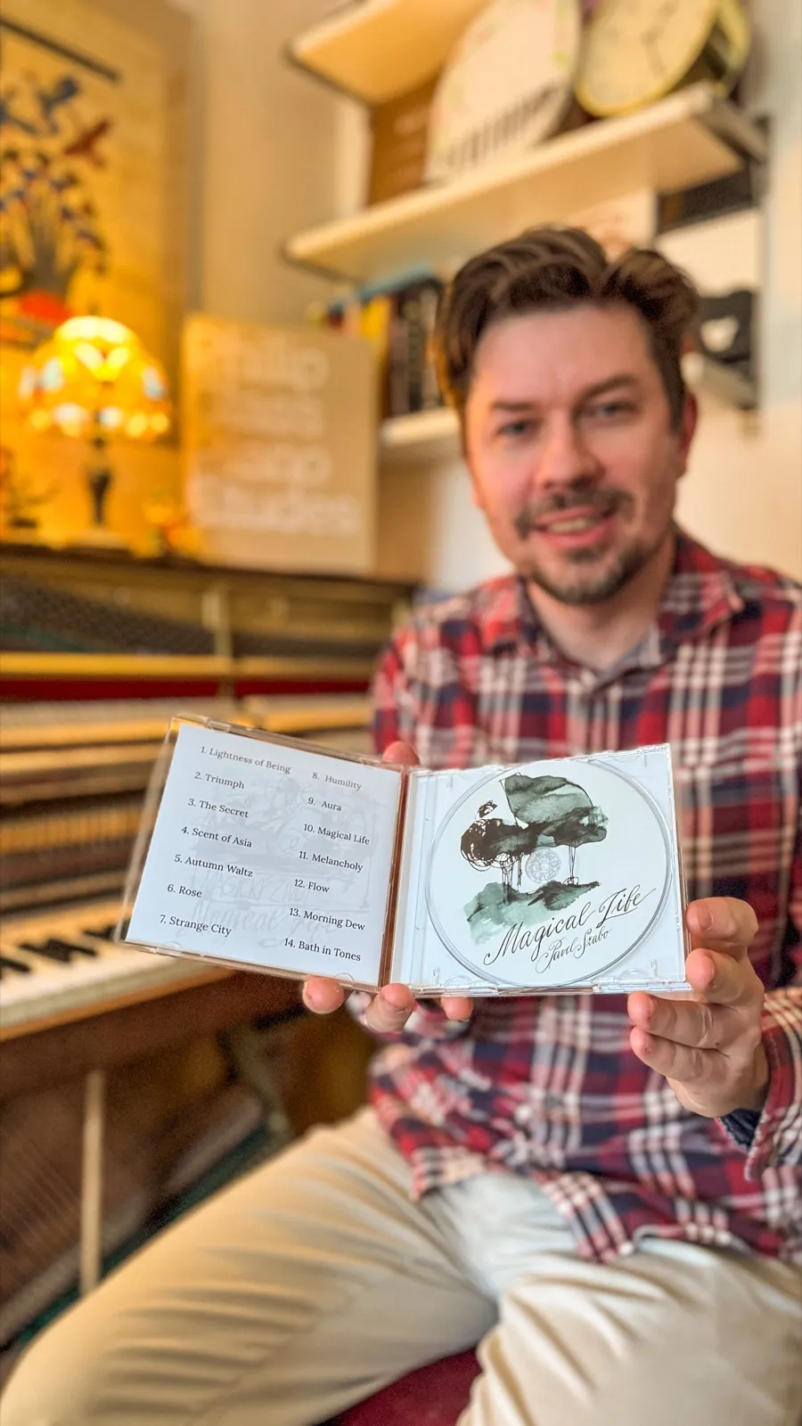 Pavel Szabo s CD Magical Life a seznamem skladeb