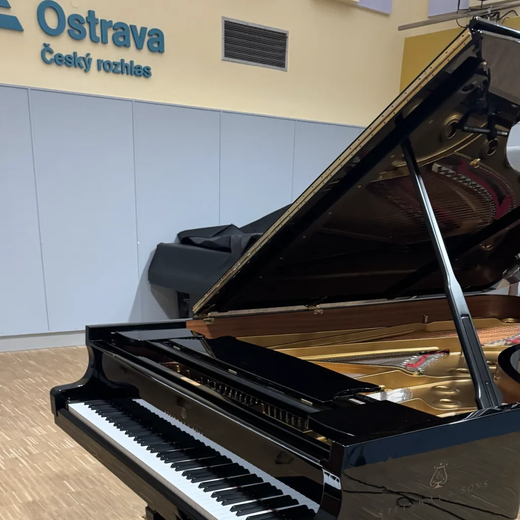 Fortepian Steinway w studiu Czeskiego Radia w Ostrawie